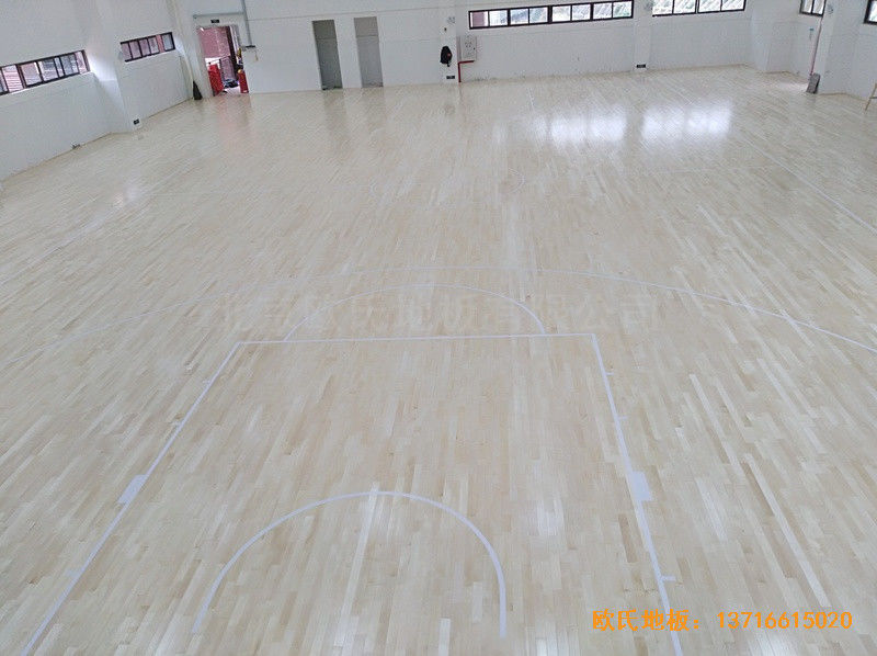 广州金地香山湖小学篮球馆运动木地板施工案例5
