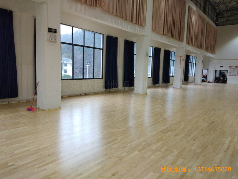 广西龙胜县党校运动馆体育地板施工案例4