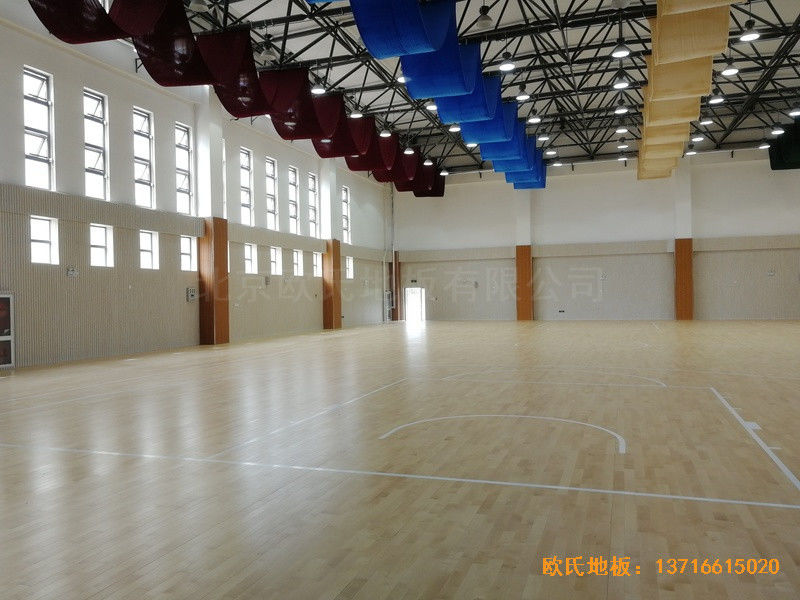 乌鲁木齐达坂城中学篮球馆体育木地板铺装案例5
