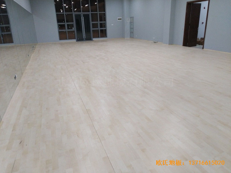 湖北猎豹汽车产业园运动馆体育木地板铺设案例4