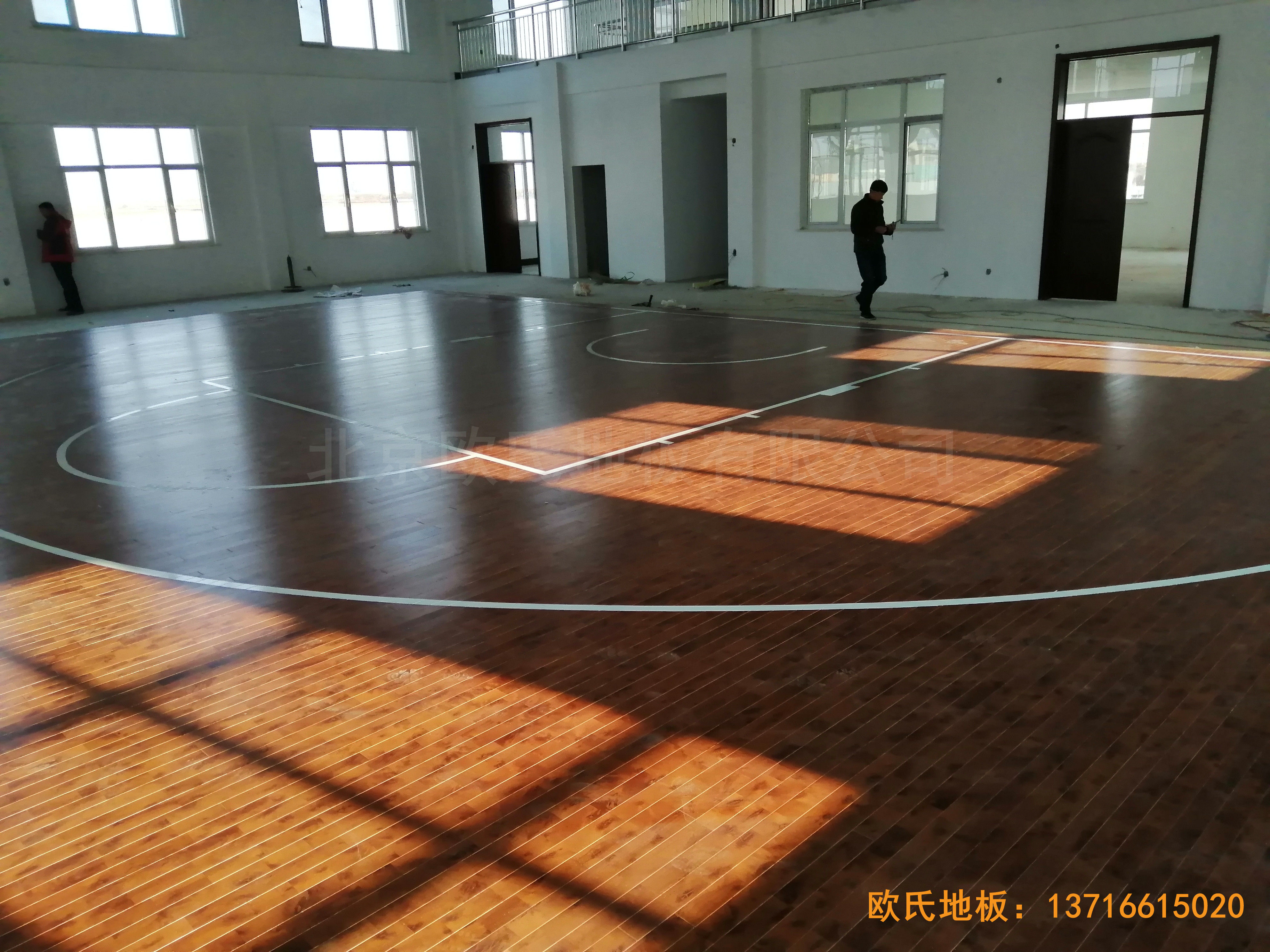 莱州银海工业园消防特训队篮球馆体育木地板施工案例5