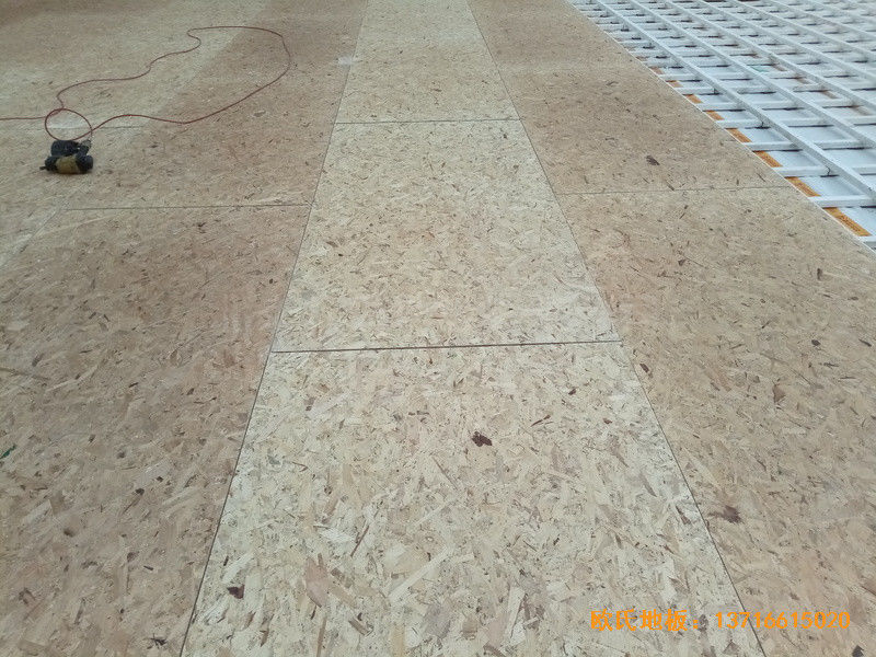 贵阳清华中学分校篮球馆运动地板安装案例2