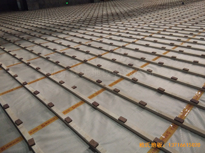 厦门华美空间篮球馆体育木地板施工案例1