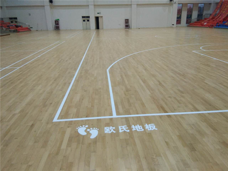 错了!运动木地板并不是颜色越浅就越不耐脏