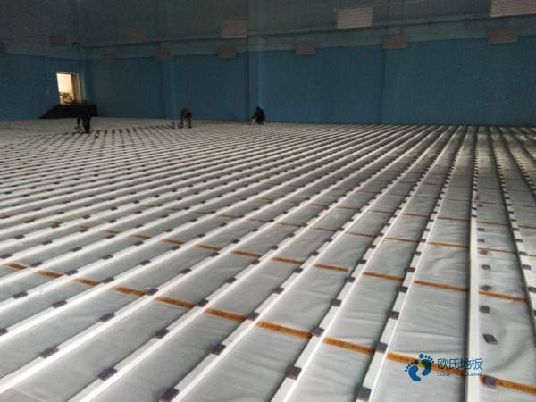 运动木地板防划痕有好方法