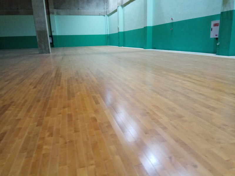 重庆市九龙坡区友动力羽毛球木地板施工案例