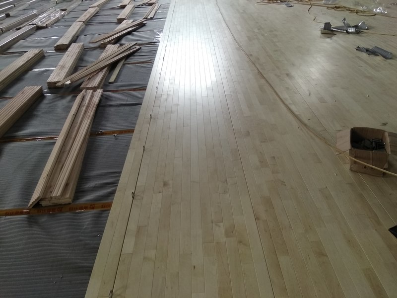 广西桂林龙胜县民族体育馆木地板施工案例3