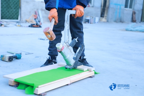 篮球馆木地板用打蜡吗3