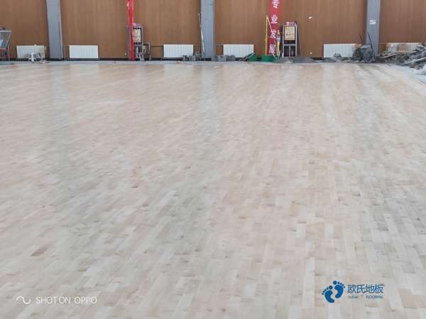 篮球场木地板噪音大么1