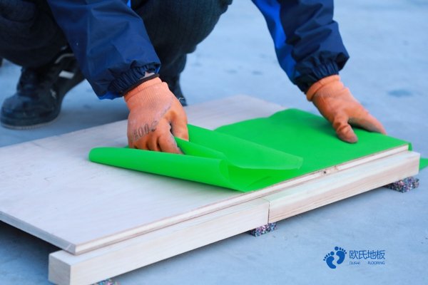 篮球运动木地板维护3