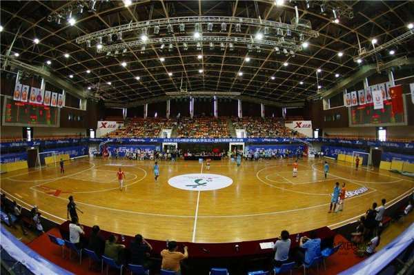 篮球场木地板承重标准是多少1