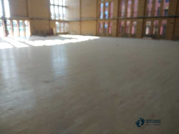 国标运动篮球木地板报价