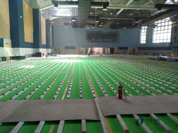 质量好运动篮球木地板施工队1