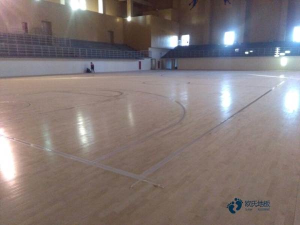 体育运动场木地板正确的养护方法1