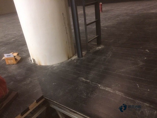 体育运动场木地板正确的养护方法2