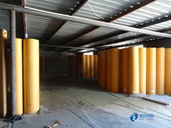 学校运动场馆木地板施工团队2