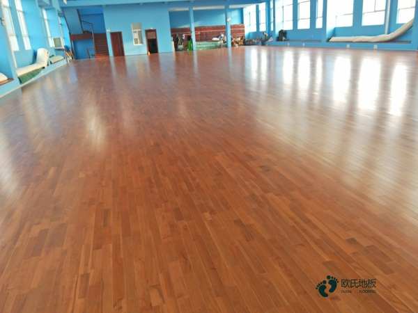 小学篮球场木地板施工步骤2