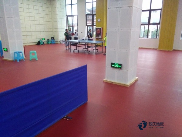 国产运动场木地板施工1