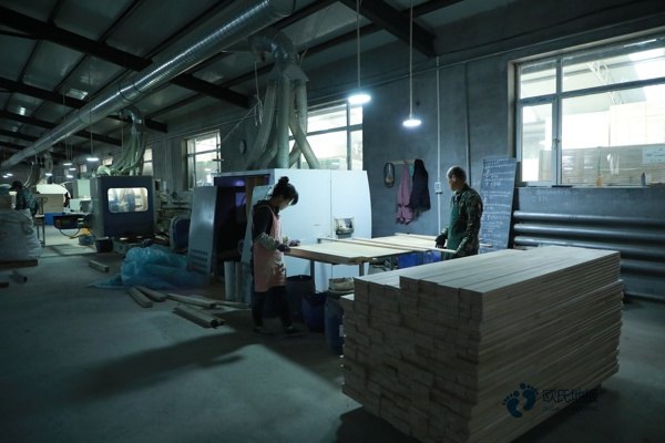 学校篮球馆地板施工队2