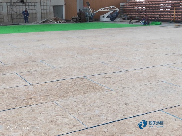 篮球场木地板安装过程3