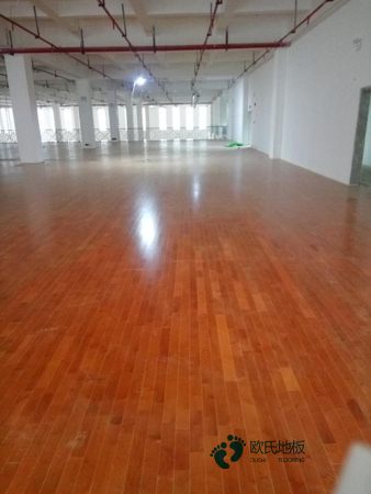 篮球场运动木地板材质2
