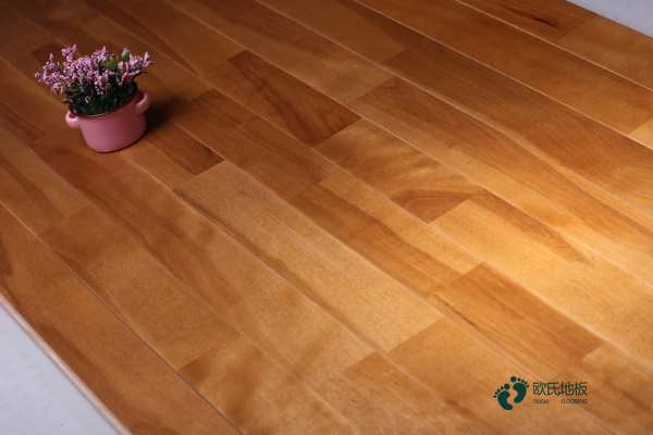 室内运动木地板翻新施工1