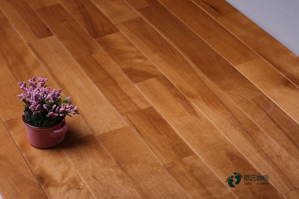 室内运动木地板翻新施工3