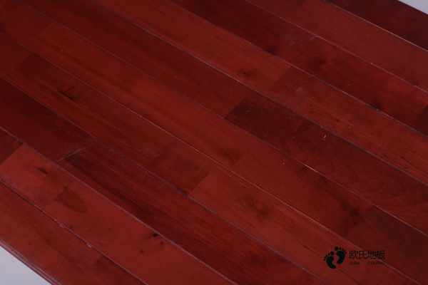 双龙骨运动场地板怎样保养1