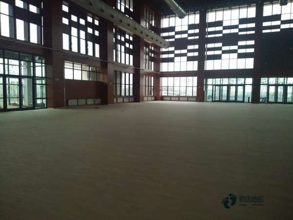 单龙骨篮球馆地板保养方法3