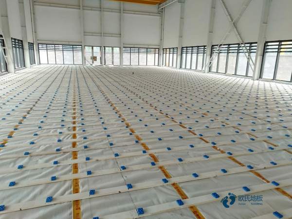 单龙骨篮球馆地板保养方法1