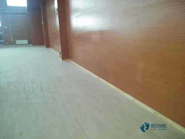 单龙骨篮球馆地板保养方法2