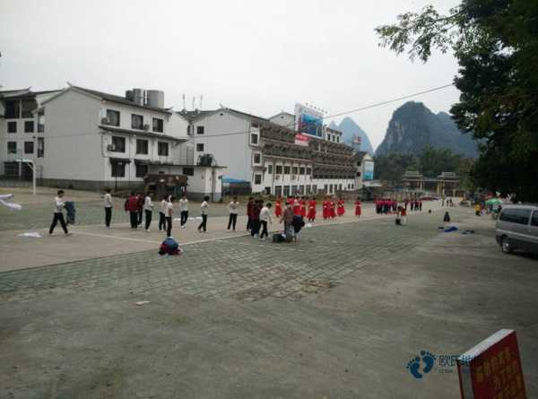 双龙骨篮球地板清洁保养1