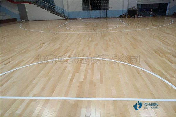 篮球馆室内木地板翻新2
