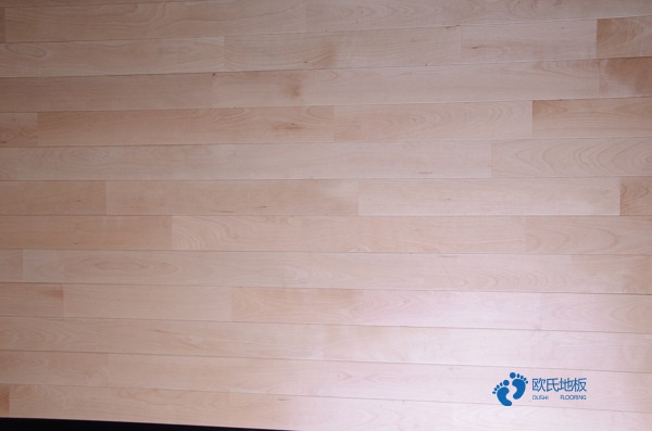 学校篮球馆地板施工团队1