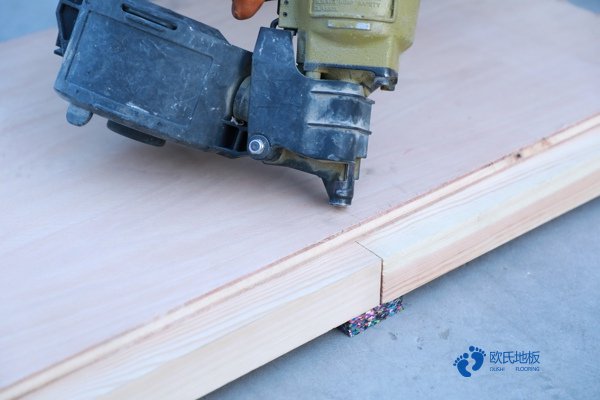 学校篮球场馆木地板辅设2