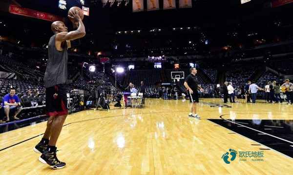 室内篮球馆木地板多少钱一平方2