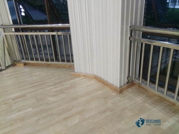 国产运动场馆地板施工3