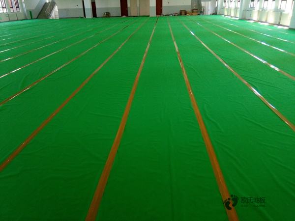 国产运动场馆地板施工1