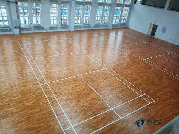 国标运动篮球木地板价钱