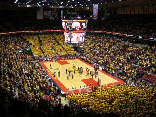 常用运动场地板较好的2