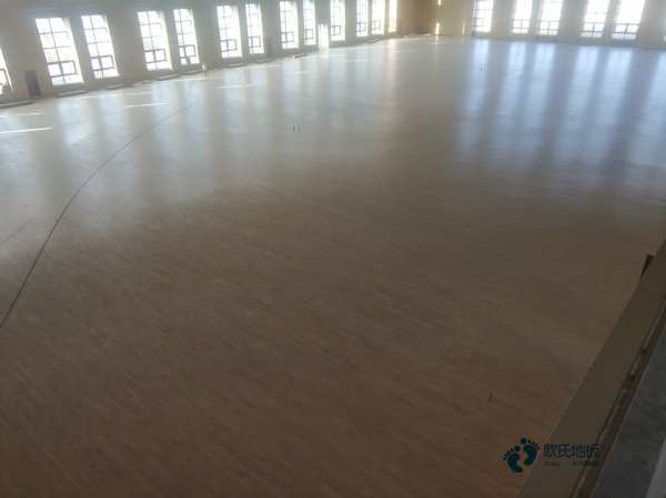 定做体育馆地板哪个品牌好1