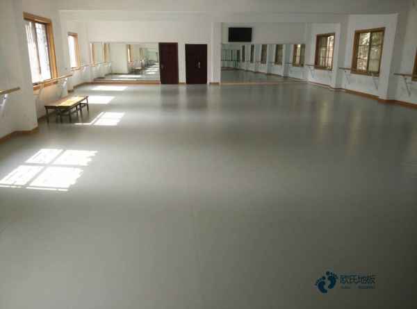 小学运动馆木地板施工1