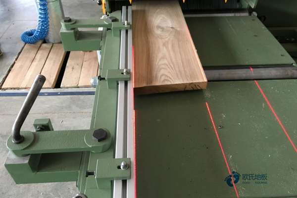 国产体育场地木地板施工团队2