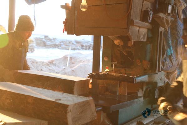 运动实木地板满铺施工工艺3